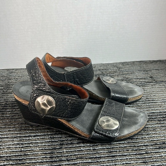 Taos Women's Boardwalk Wedge Sandal Black-Size 38 (US 7-7.5) - Picture 13 of 14